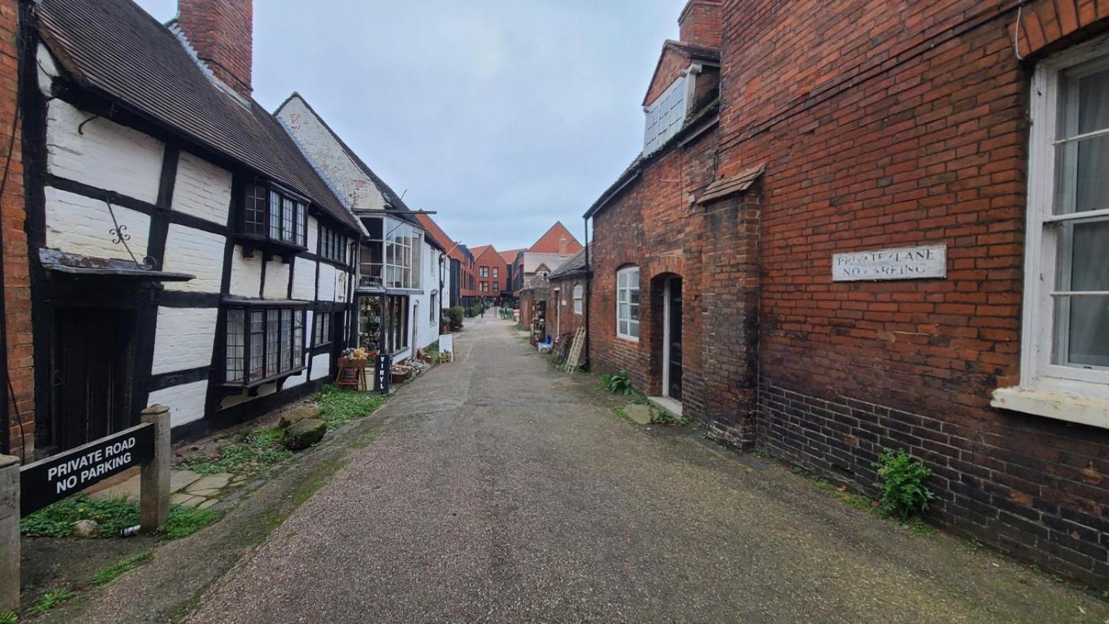 Samuels' A Duplex Apartment By Spires Accommodation In Lichfield City Centre Exterior foto
